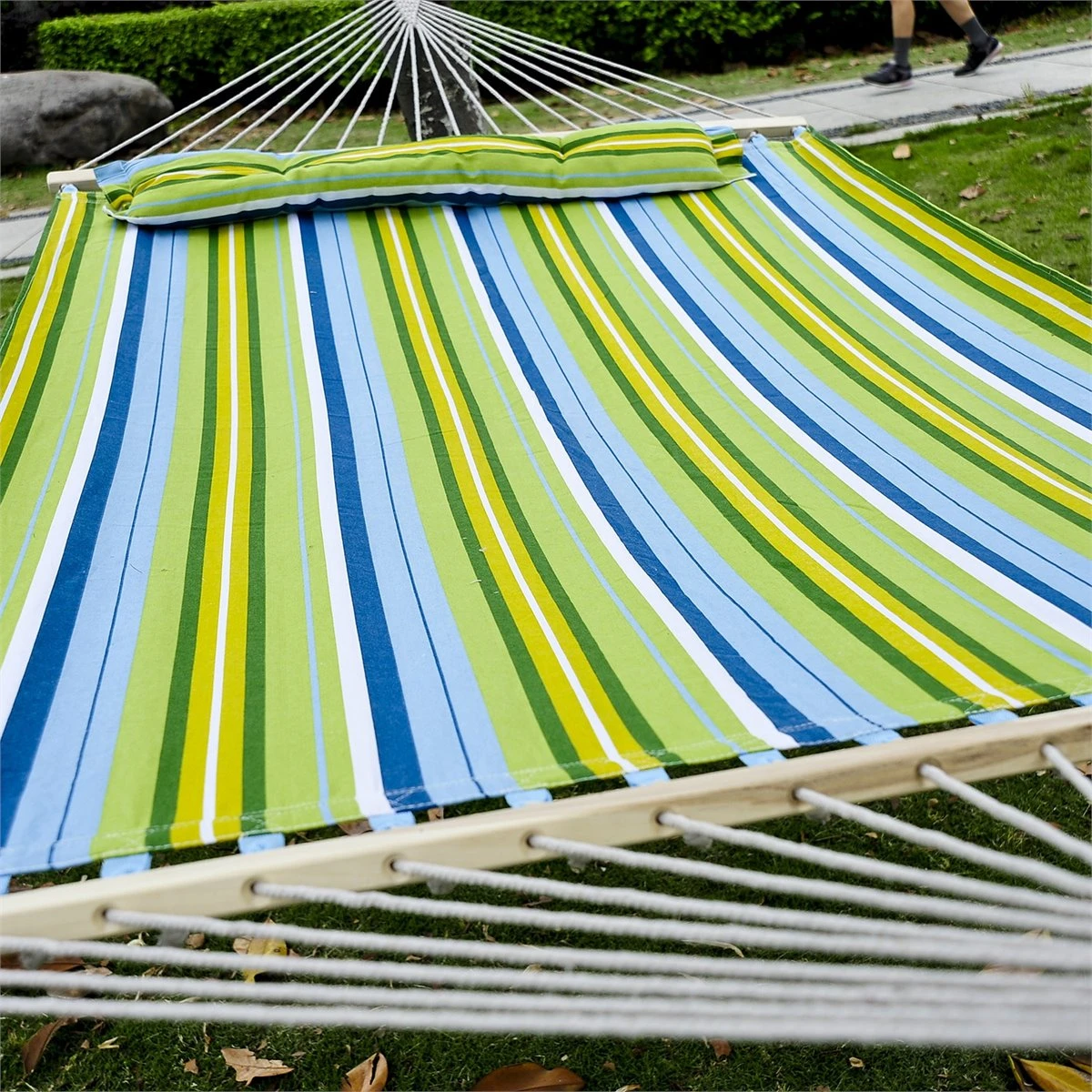 Outsunny Hamaca Colgante De Jardín Para 2 Personas Hamaca Ecológico Para Camping Con Almohada Carga De 180 Kg Rayas Azules Y Verdes 3,4x1,4m 9 Outsunny Hamaca Colgante De Jardín Para 2 Personas Hamaca Ecológico Para Camping Con Almohada Carga De 180 Kg Rayas Azules Y Verdes 3,4x1,4m - Imagen 7