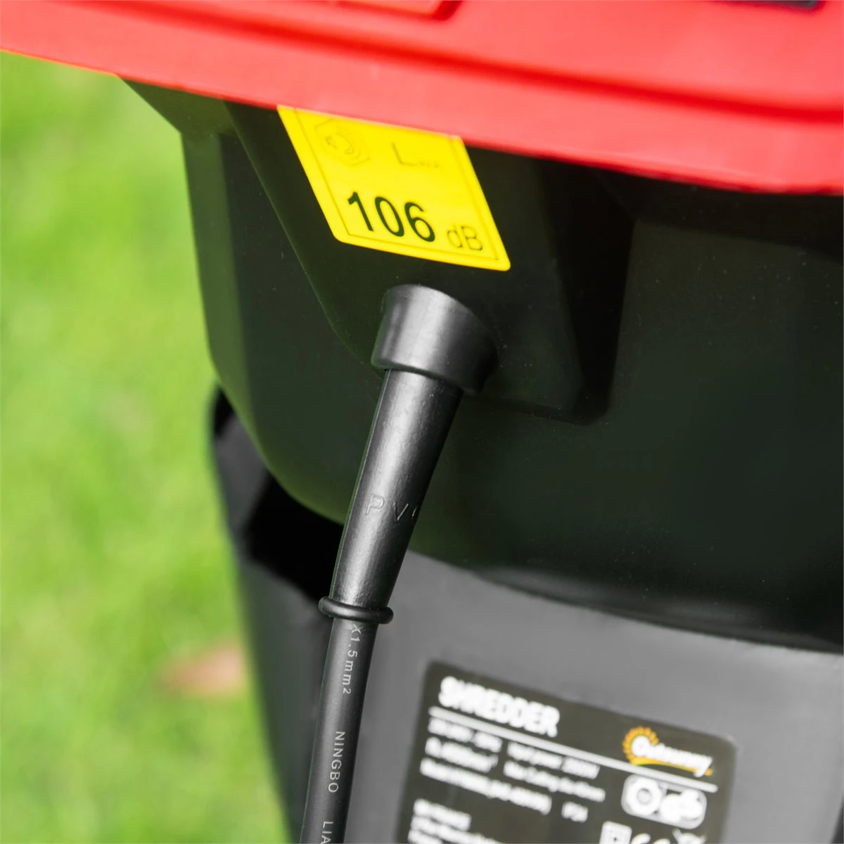 Outsunny Trituradora De Jardín 2500W Con 2 Cuchillas De Volteo Hasta Ø40 Mm De Ramas Bolsa De Recolección De 50L Y Ruedas Para Malas Hierbas 52x39x89 Cm Negro Y Rojo 10 Outsunny Trituradora De Jardín 2500W Con 2 Cuchillas De Volteo Hasta Ø40 Mm De Ramas Bolsa De Recolección De 50L Y Ruedas Para Malas Hierbas 52x39x89 Cm Negro Y Rojo - Imagen 8