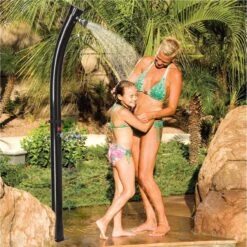 Ducha Solar Para Jardín Tom Ducha Solar Con Estructura De PVC En Color Negro Depósito De 18 Litros Ducha Redonda De ABS De 7 Cm Y Mezclador Metálico De 211 Cm De Altura Completa Con Todo Lo Necesario Para Su Montaje 9 Ducha Solar Para Jardín Tom Ducha Solar Con Estructura De PVC En Color Negro Depósito De 18 Litros Ducha Redonda De ABS De 7 Cm Y Mezclador Metálico De 211 Cm De Altura Completa Con Todo Lo Necesario Para Su Montaje -OUTSUNNY TIENDA f139049f1d02077441c7cb48abb85e24e31f374f fdcdddef457140828dbd7902ec0b29e8